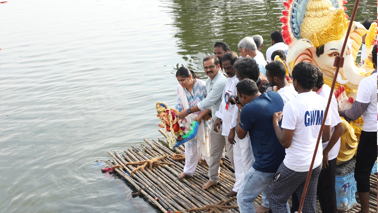 గంగమ్మ ఒడికి గణనాథుడు