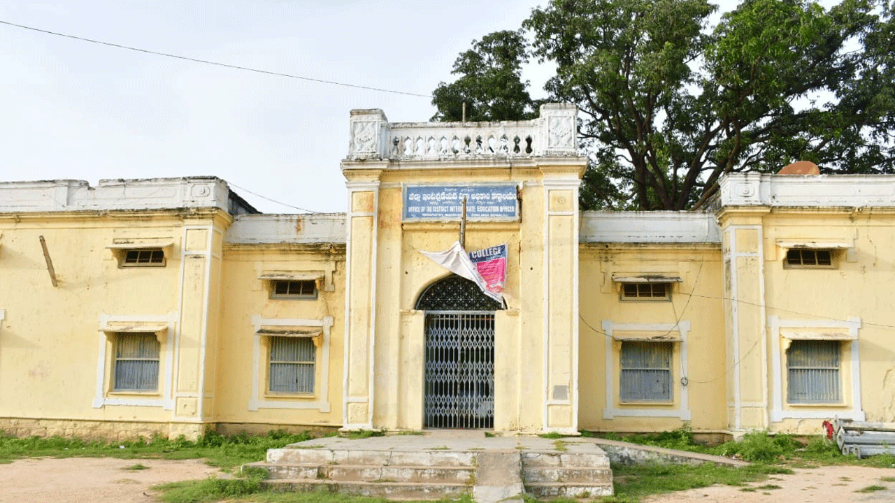 ఇరకాటంలో ఇంటర్‌ విద్య