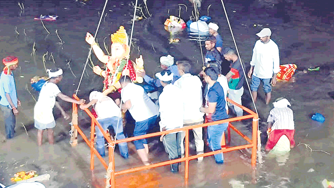 గంగమ్మ ఒడికి గణనాథుడు