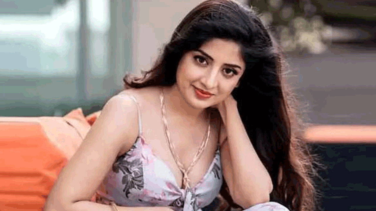 ‘డైరెక్టర్‌ త్రివిక్రమ్‌నూ ప్రశ్నించండి’