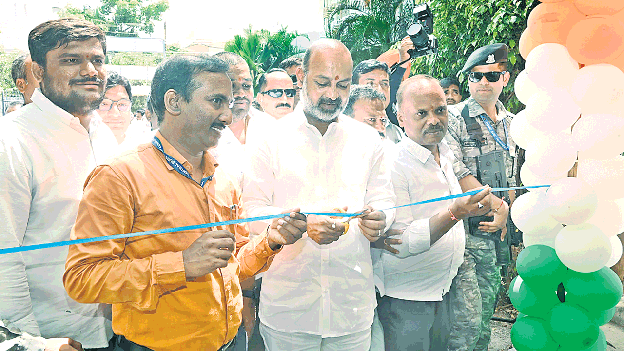 విద్యార్థులకు ఉద్యోగావకాశాలు కల్పిస్తాం