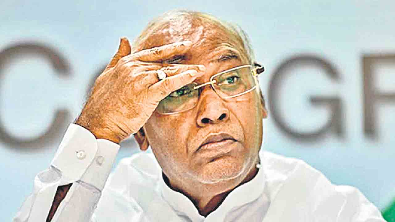 Mallikarjun Kharge | ఖర్గే ట్రస్ట్‌కు ఫ్రీగా 19 ఎకరాలు.. కలబురిగిలో సిద్ధరామయ్య సర్కారు ధారాదత్తం!