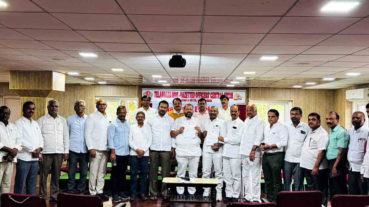 Telangana | ఎవర్ని అడిగి వరద సాయం ప్రకటించారు.. విరాళం ప్రకటనపై ప్రభుత్వ ఉద్యోగుల ఫైర్‌