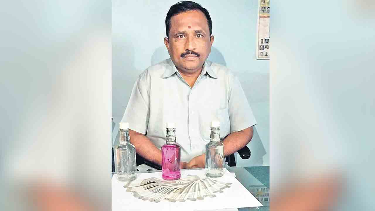 ఏసీబీకి చిక్కిన డిప్యూటీ సీటీవో