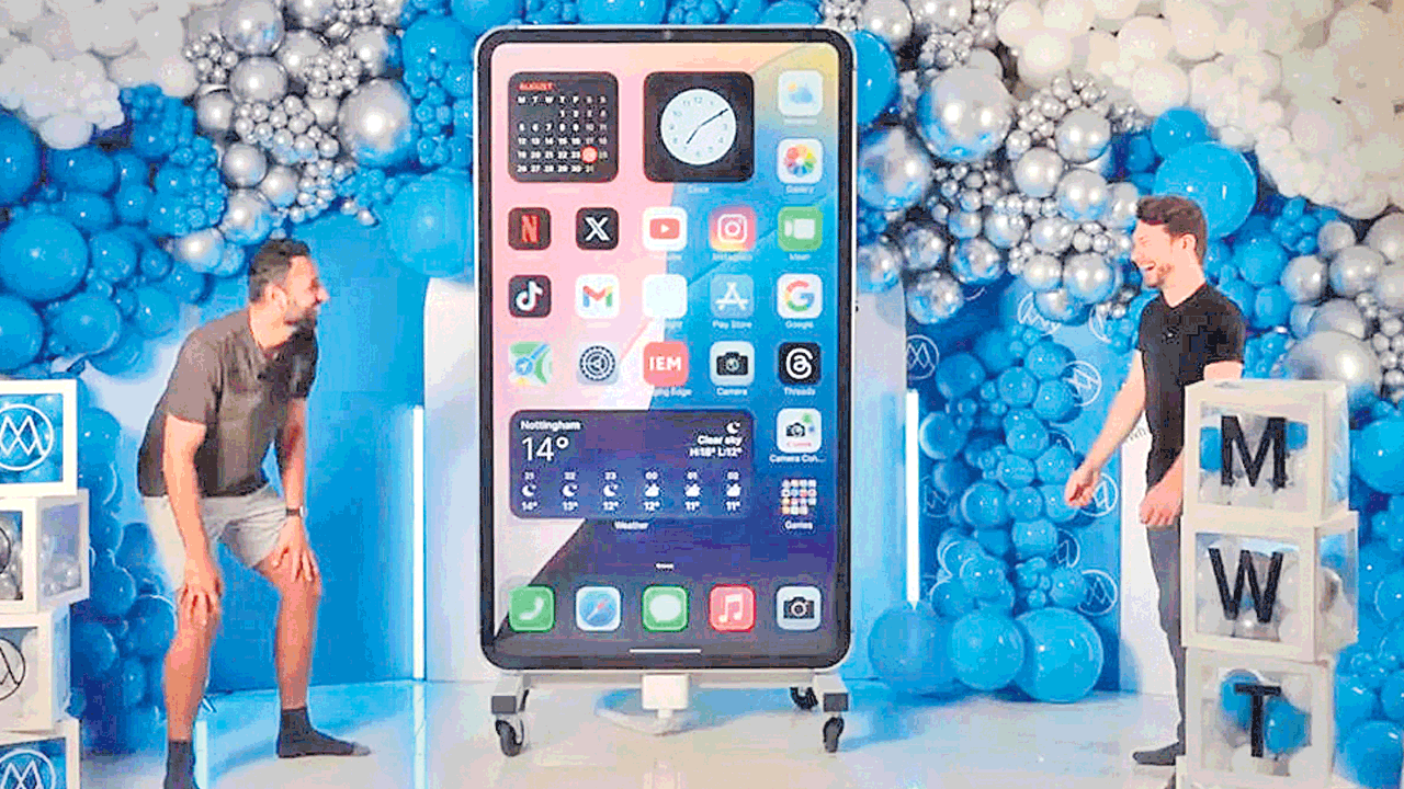 Arun Maini | ఐఫోన్‌ నమూనాతో యూట్యూబర్‌ అరుణ్‌ మైనీ గిన్నిస్‌ రికార్డ్‌