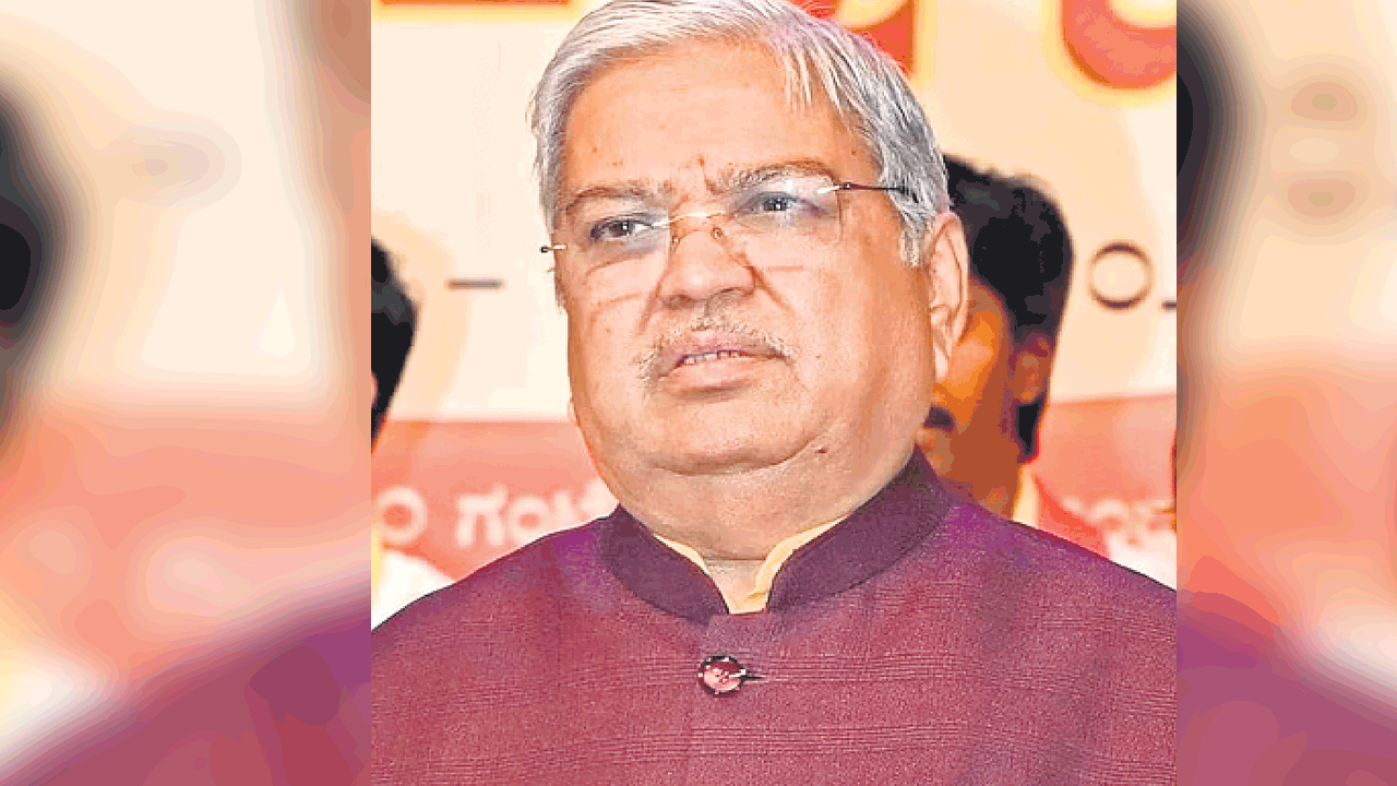 MP Govind Karjol విద్యార్థులు టాయిలెట్లు కడిగితే తప్పేంటి?: బీజేపీ ఎంపీ గోవింద్‌ కర్జోల్‌