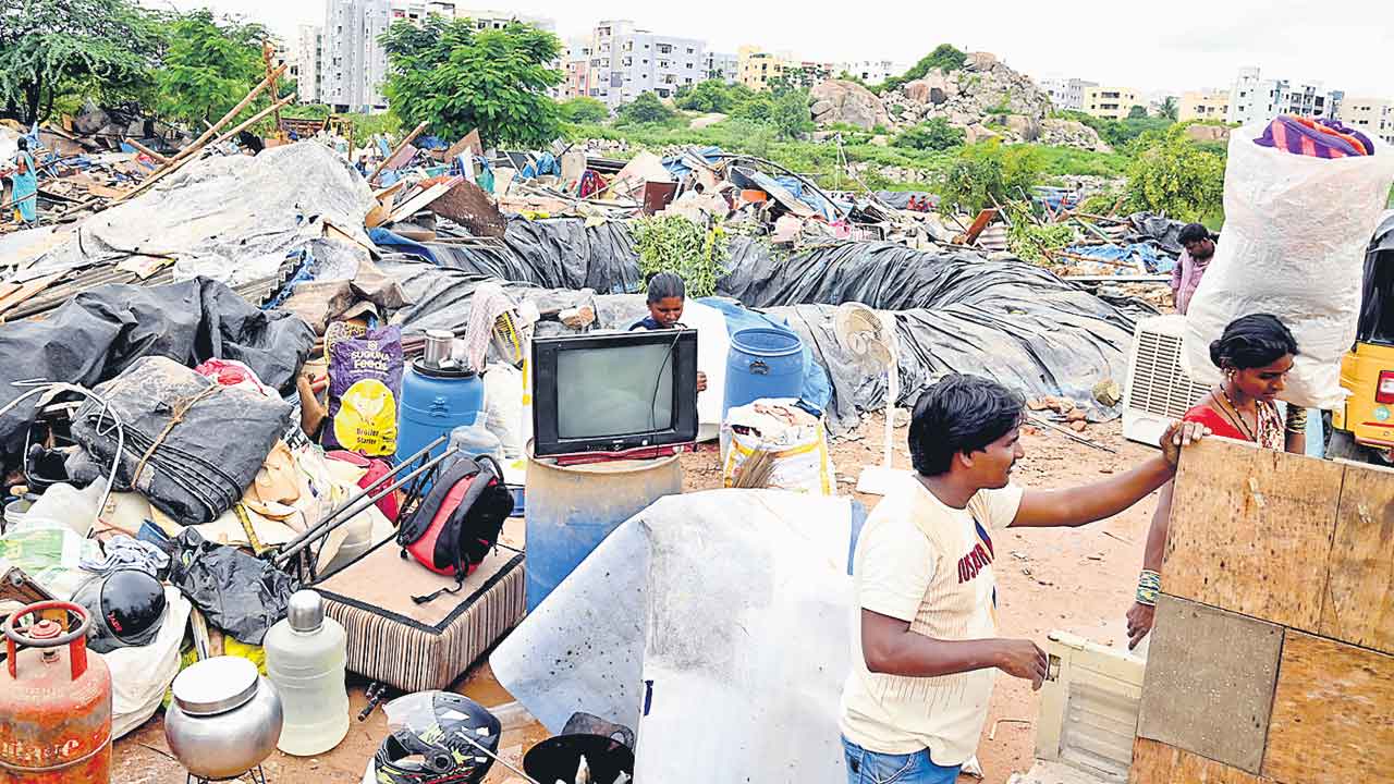 Congress Govt | కూల్చివేతతో గుండెకోత.. ప్రజాపాలనలో సామాన్యుడి గూడుపై సర్కారు దాడి