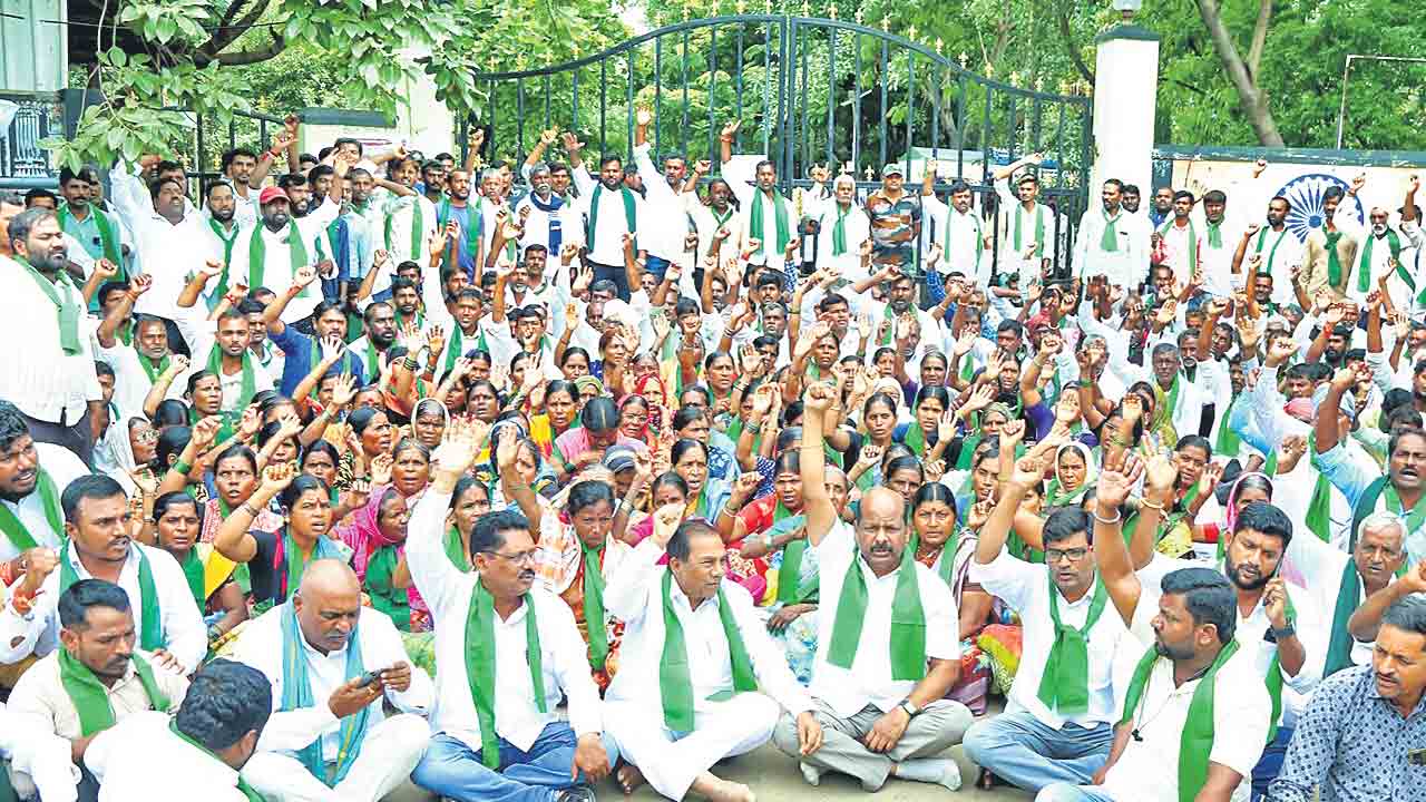 ప్రాణాలైనా ఇస్తాం.. భూములివ్వం