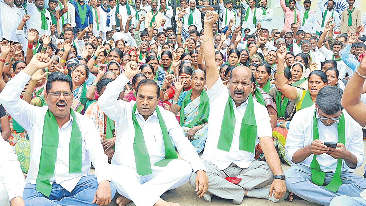 ఫార్మాసిటీ బాధితుల ధర్నా