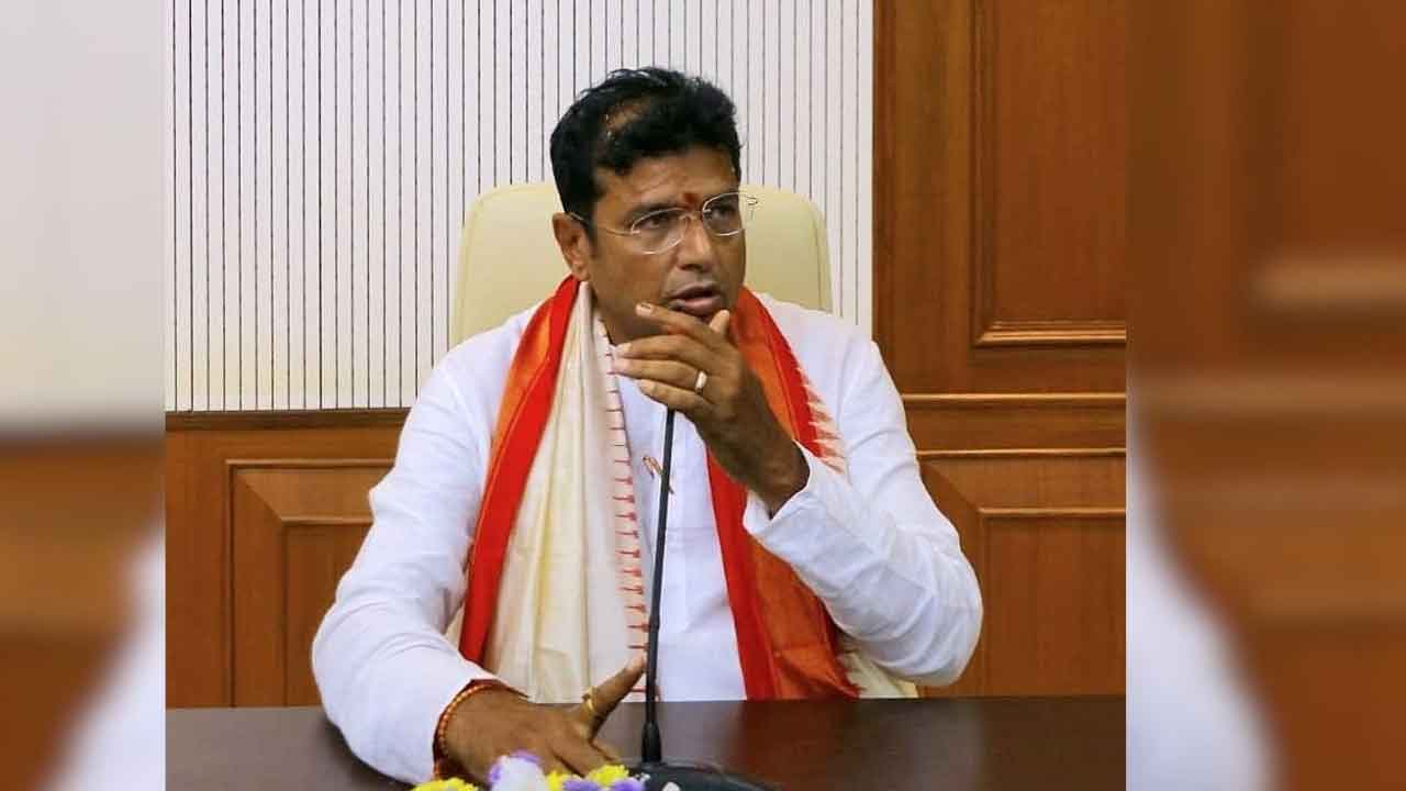 అనర్హతపై నిర్ణీత గడువేదీ లేదు.. హైకోర్టు తీర్పుపై మంత్రి శ్రీధర్‌బాబు కీలక వ్యాఖ్యలు