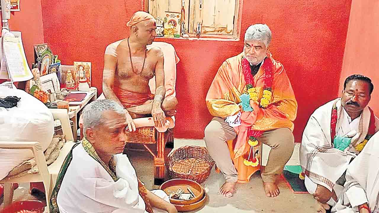 రంగంపేట ఆధ్యాత్మిక పీఠాన్ని దర్శించుకున్న స్పీకర్‌