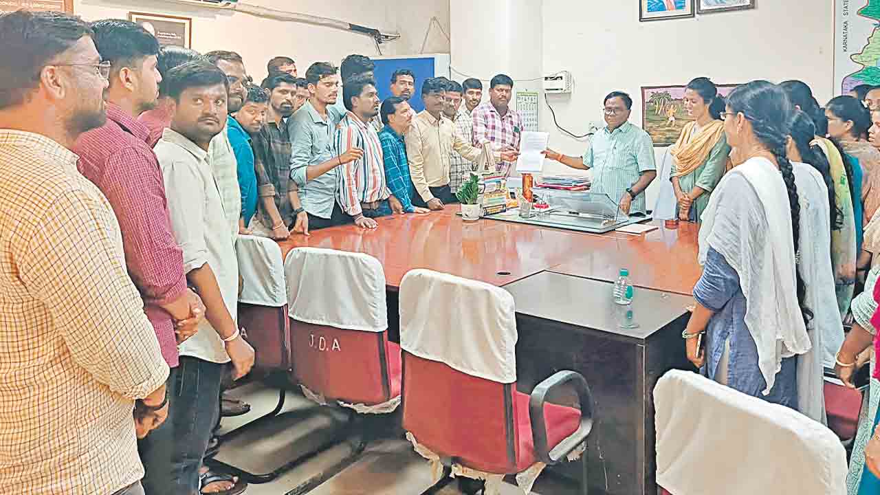 ఈ పనిభారం మోయలేం..!