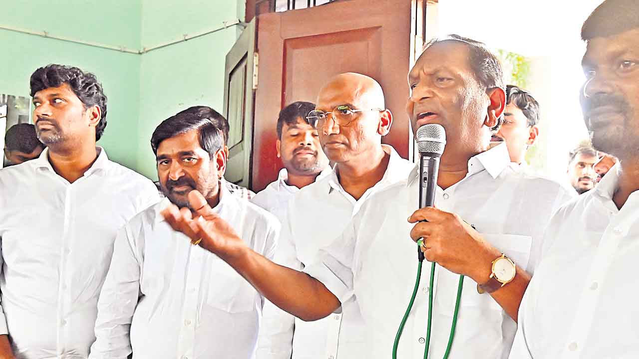 గురుకుల విద్యార్థుల భవిష్యత్తుతో చెలగాటం