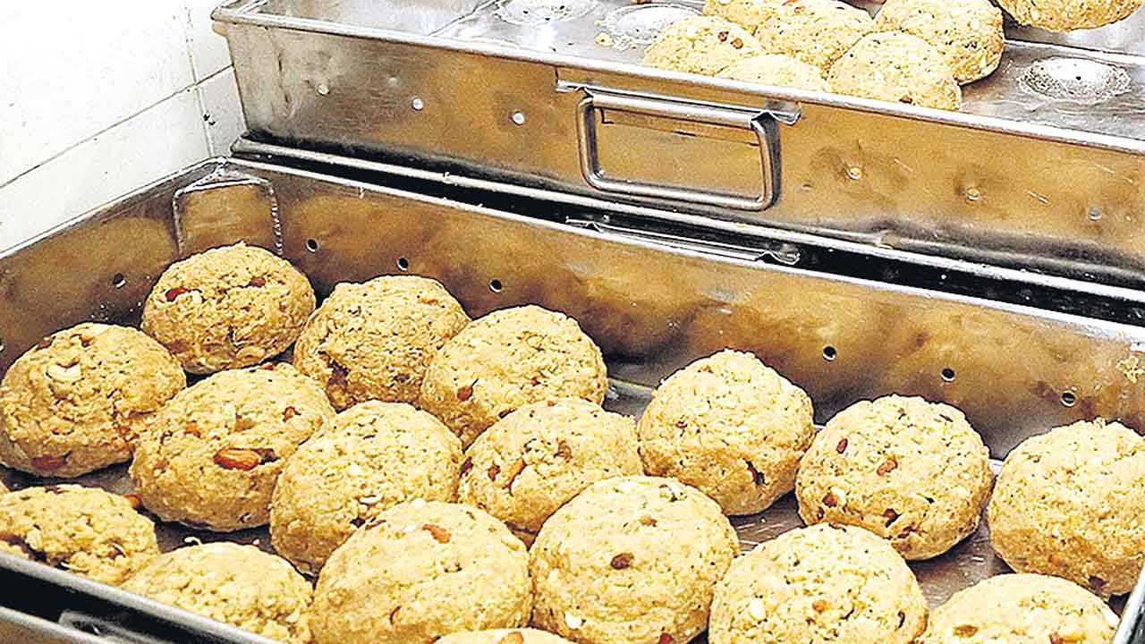 శ్రీవారి లడ్డూ కల్తీ పై నివేదికివ్వండి