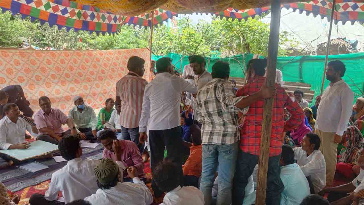 ప్రజల ప్రశ్నలతో బే‘జారే’!