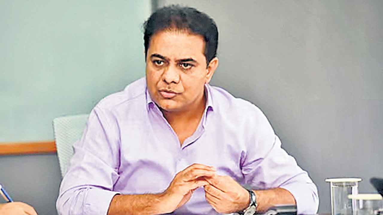 KTR | వరదల సమయంలో ప్రభుత్వం విఫలం.. సహాయచర్యల తీరుపై కేటీఆర్‌ ఫైర్‌