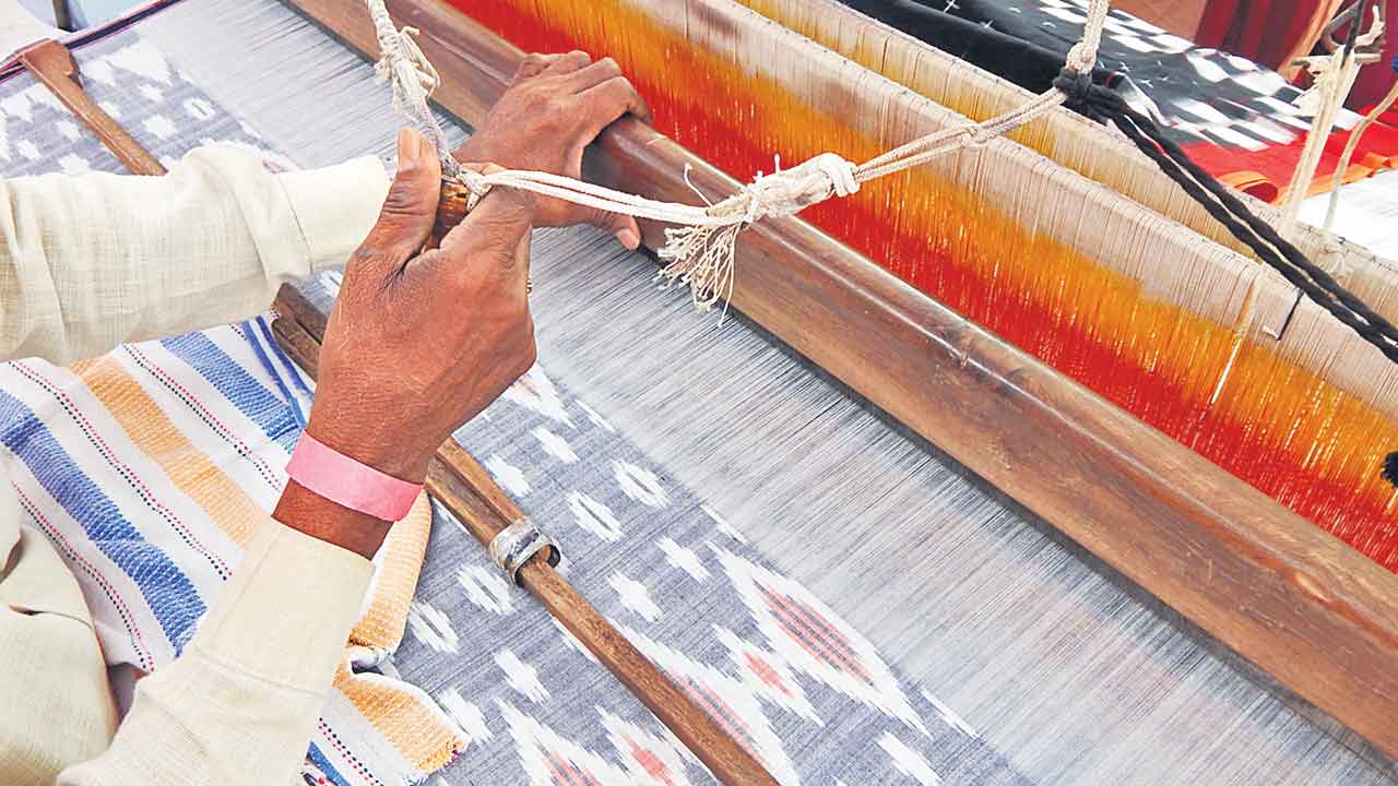 నేత కార్మికుడి ఆత్మహత్య