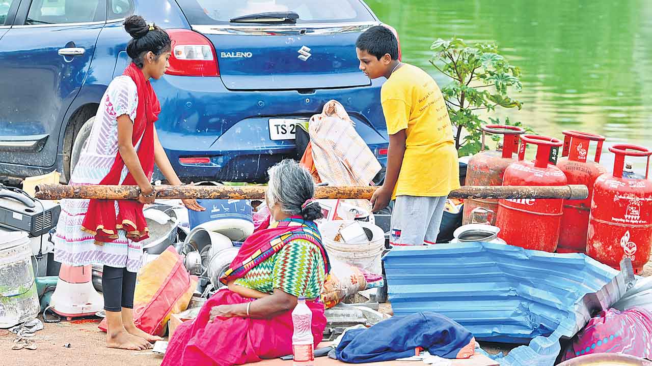 పేదలపై అక్కసేలా?