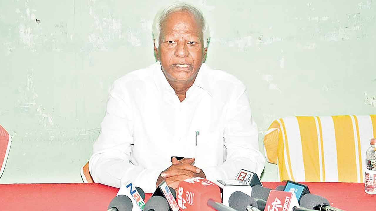 ఇంకా చాలా బెంచ్‌లు ఉన్నాయి