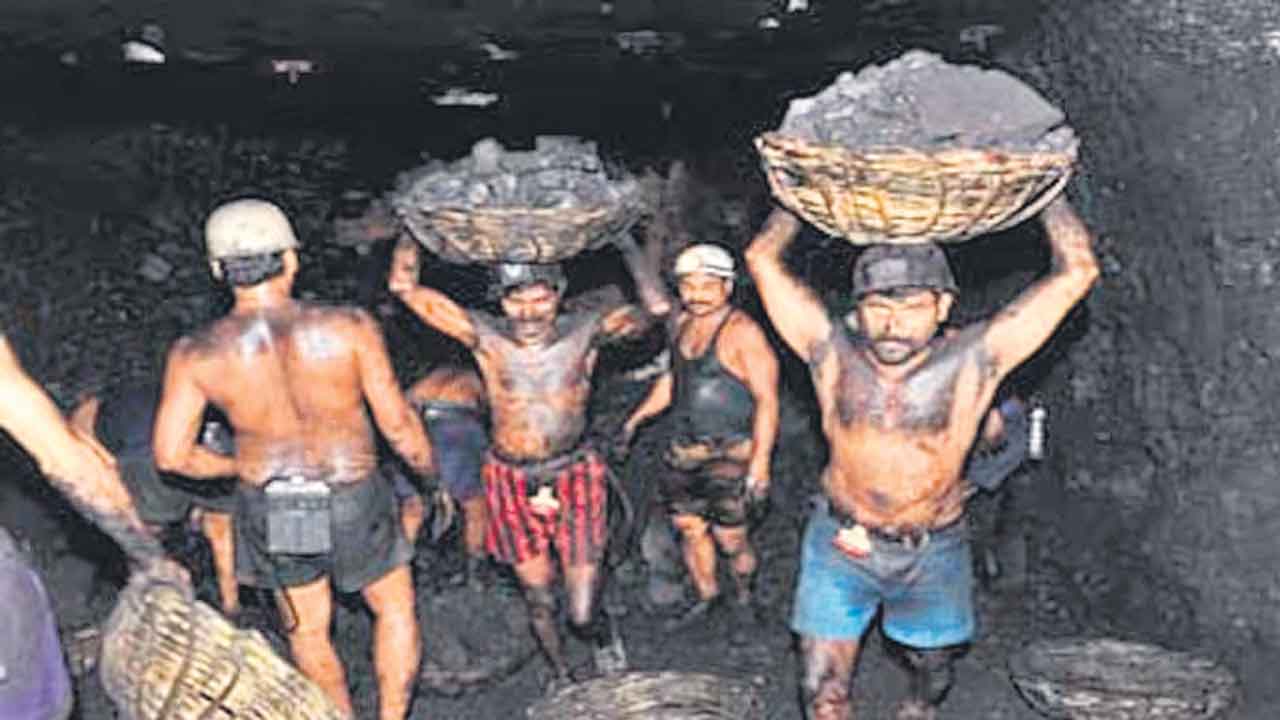 Singareni | సింగరేణిలో శ్రమ దోపిడి