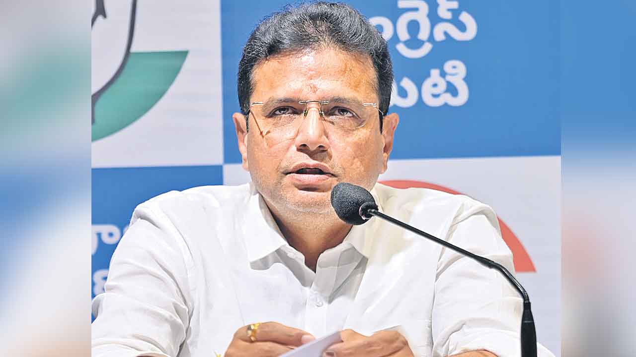 Minister Sridhar babu | అక్రమ నిర్మాణాలపైకి బుల్డోజర్లు వెళ్తే తప్పా?: మంత్రి శ్రీధర్‌బాబు