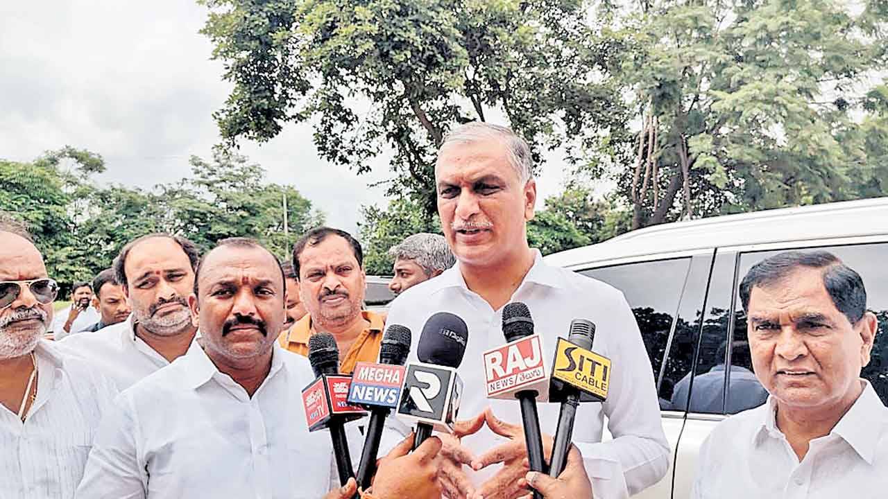 ఆరు నెలలుగా జీతాలివ్వని సర్కార్‌