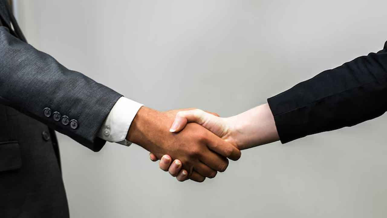 ‘గ్రాడ్యుయేట్లను నియమించుకొండి’