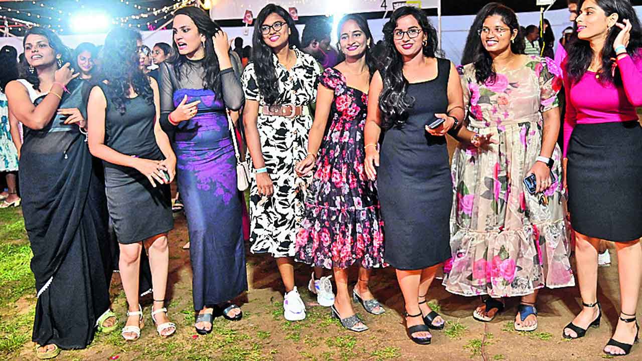 జోరుగా హుషారుగా.. కేఎంసీలో ఉత్సాహంగా కార్నివాల్‌ నైట్‌