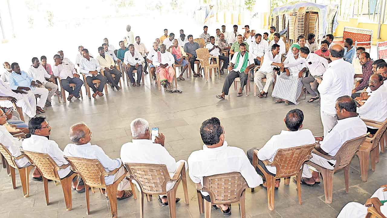 RRR | ట్రిపుల్‌ ఆర్‌పై ఉద్యమమే.. అలైన్‌మెంట్‌ మార్చే వరకూ పోరాటం ఆగదంటున్న భూ నిర్వాసితులు