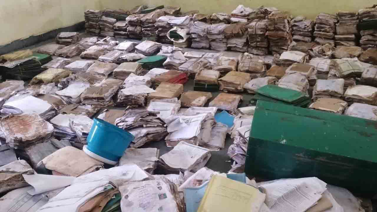 విలువైన రికార్డులు వరదపాలు