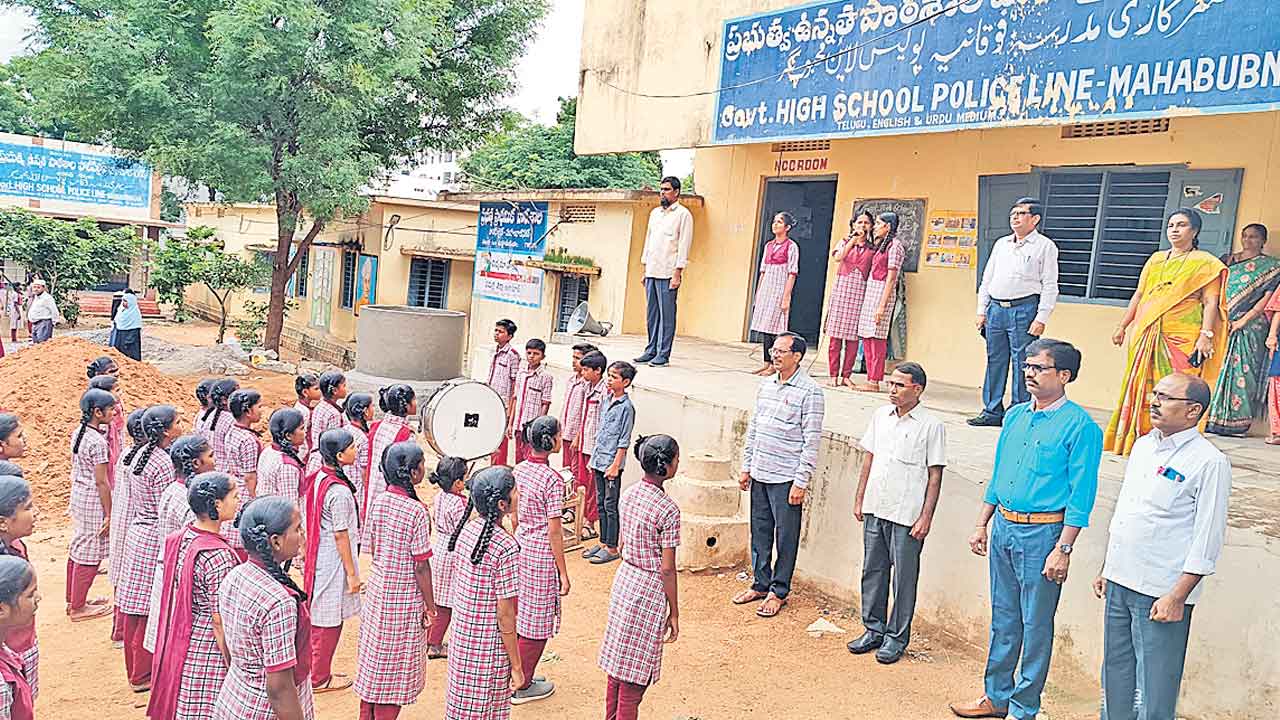 Govt Schools | చాక్‌పీసులకూ డబ్బుల్లేవ్‌..! రాష్ట్రంలో గాడి తప్పిన పాఠశాలల నిర్వహణ