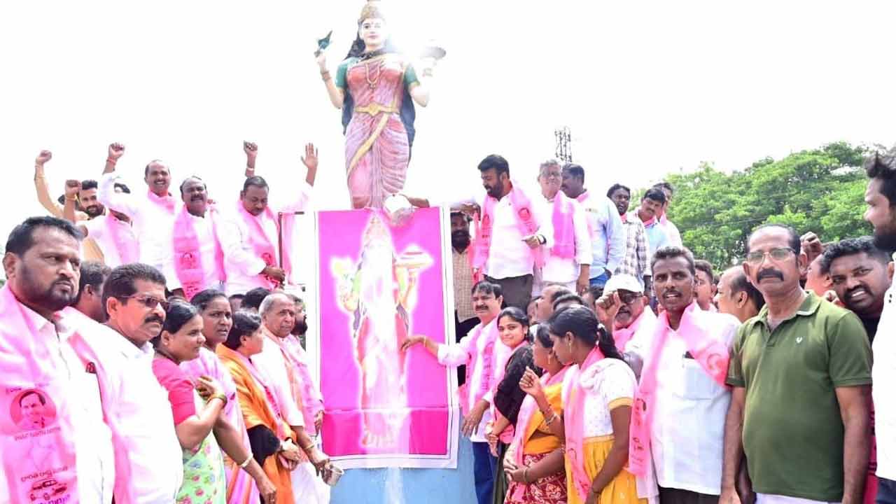తెలంగాణ ఆత్మగౌరవంతో రేవంత్‌ చెలగాటం