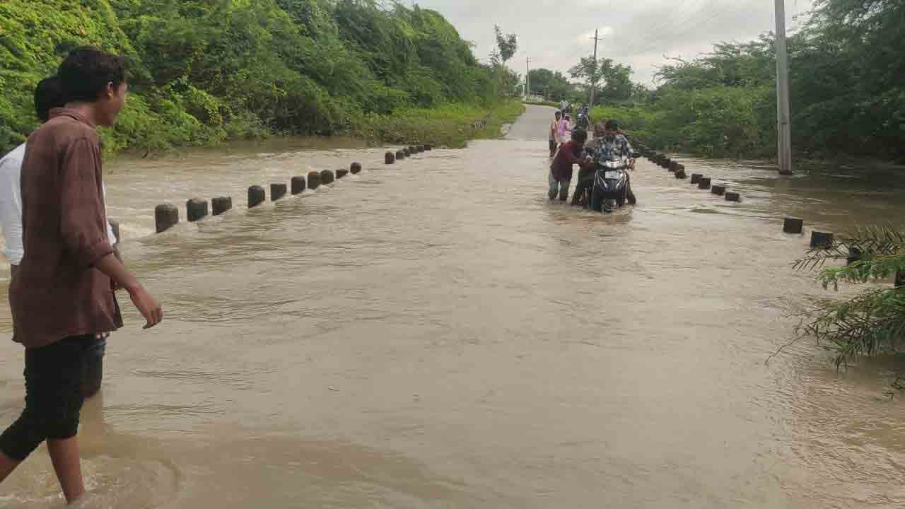 వదలని వర్షం