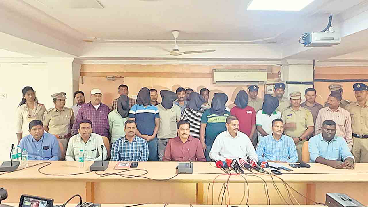 గంజాయి స్మగ్లర్లపై ఉక్కుపాదం