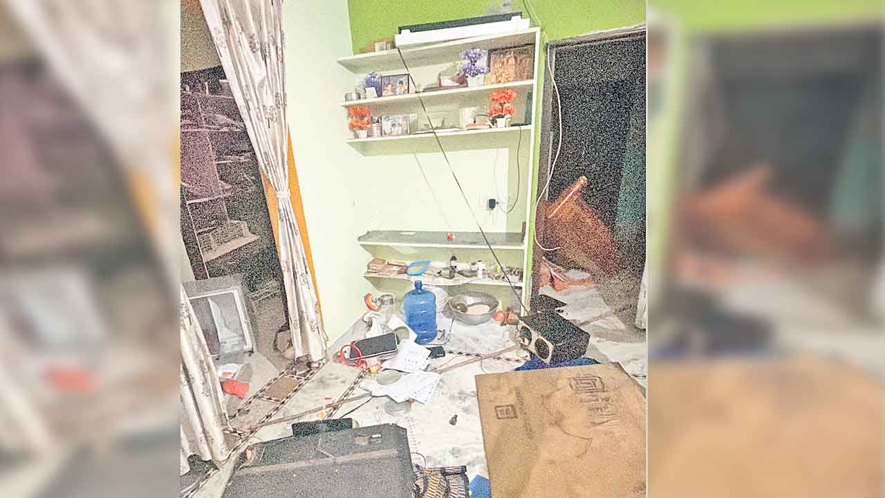 బీఆర్‌ఎస్‌ కార్యకర్త ఇంటిపై కాంగ్రెస్‌ దాడి