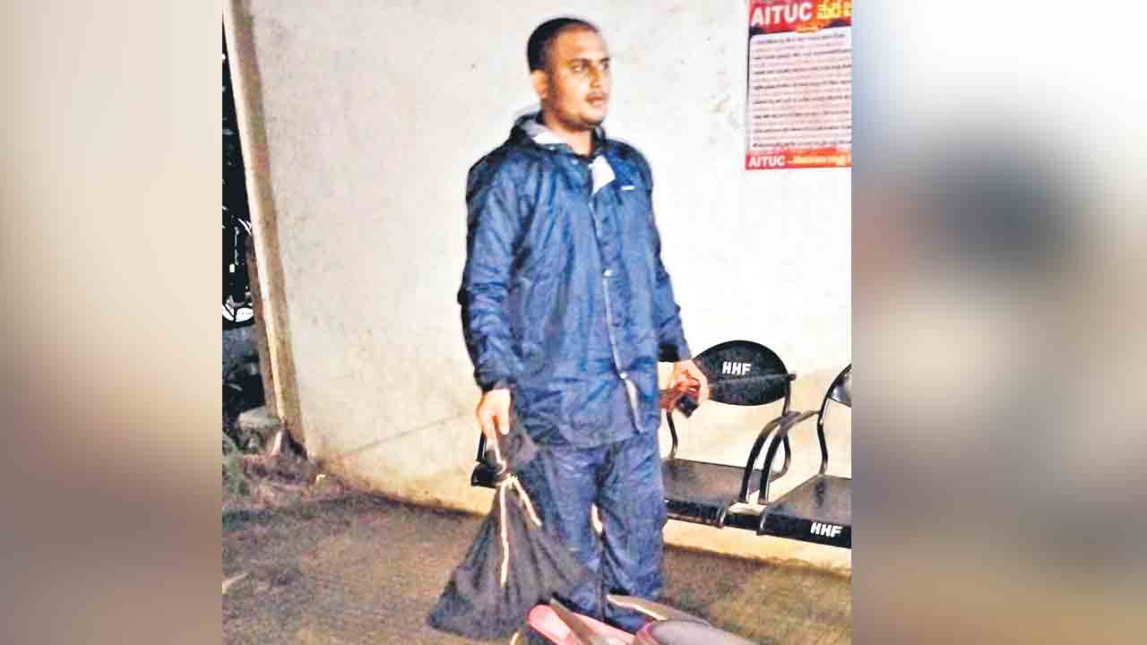 Osmania Hospital | ఉస్మానియా దవాఖానలో పాము కలకలం