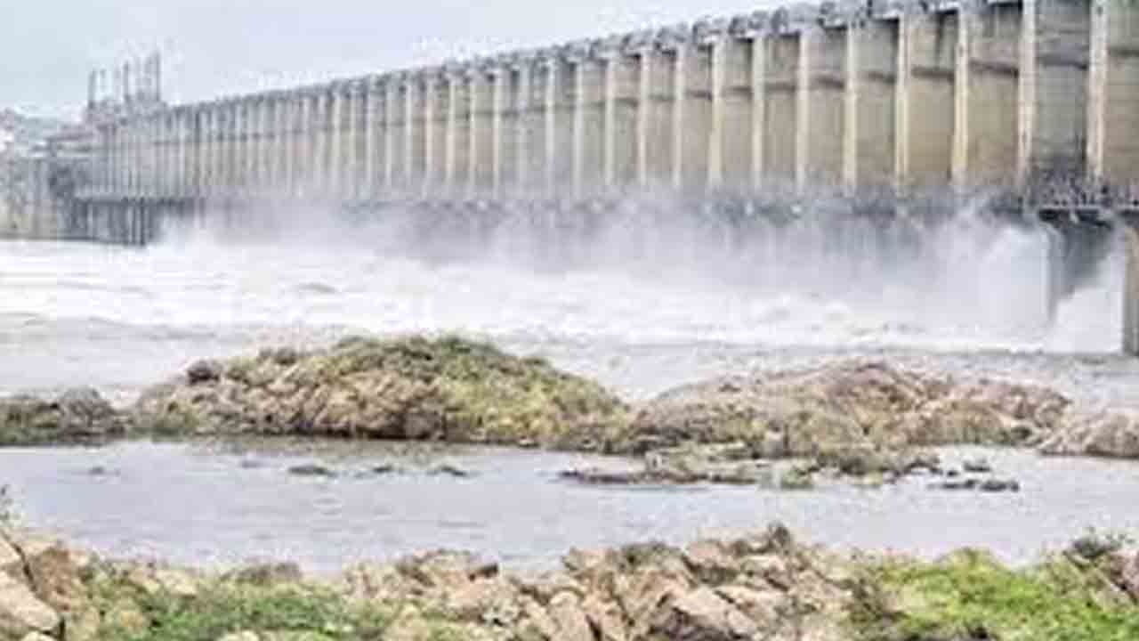 జూరాలకు తగ్గిన వరద