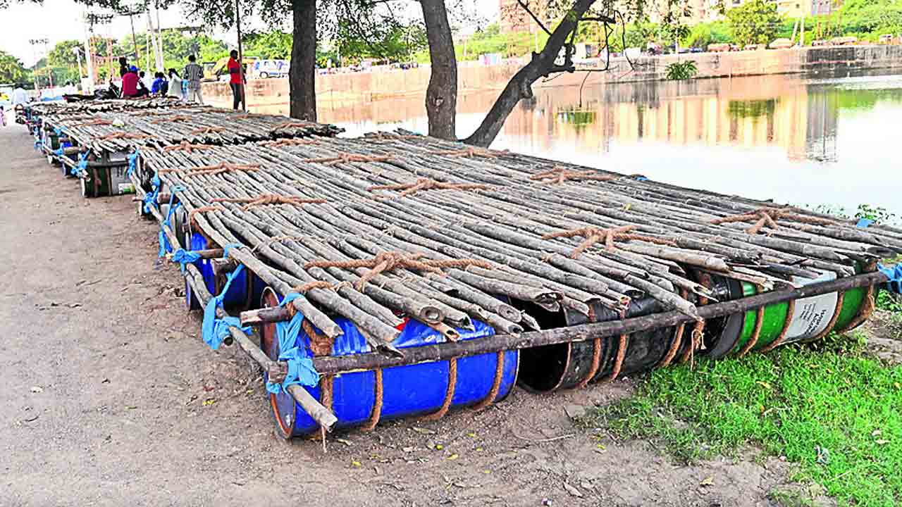 నిమజ్జనానికి సర్వం సిద్ధం