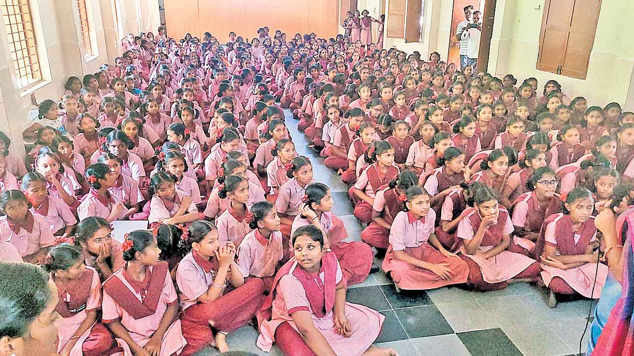 పురుగుల అన్నం మాకొద్దు