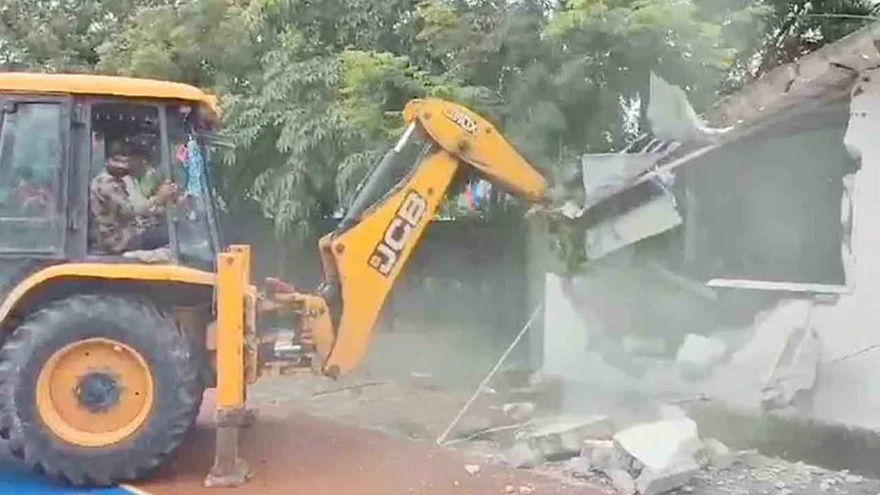 హైడ్రా పేరుతో బెదిరింపులు