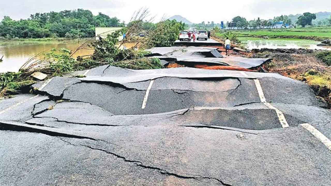 రోడ్ల మరమ్మతులకూ నిధుల కొరత!