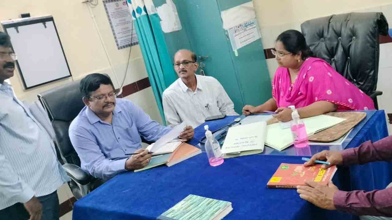 వ్యాధులపై అప్రమత్తంగా ఉండాలి : డీఎంవో