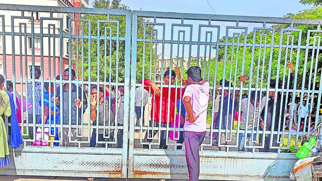 ప్రతి శనివారం పండుగే..