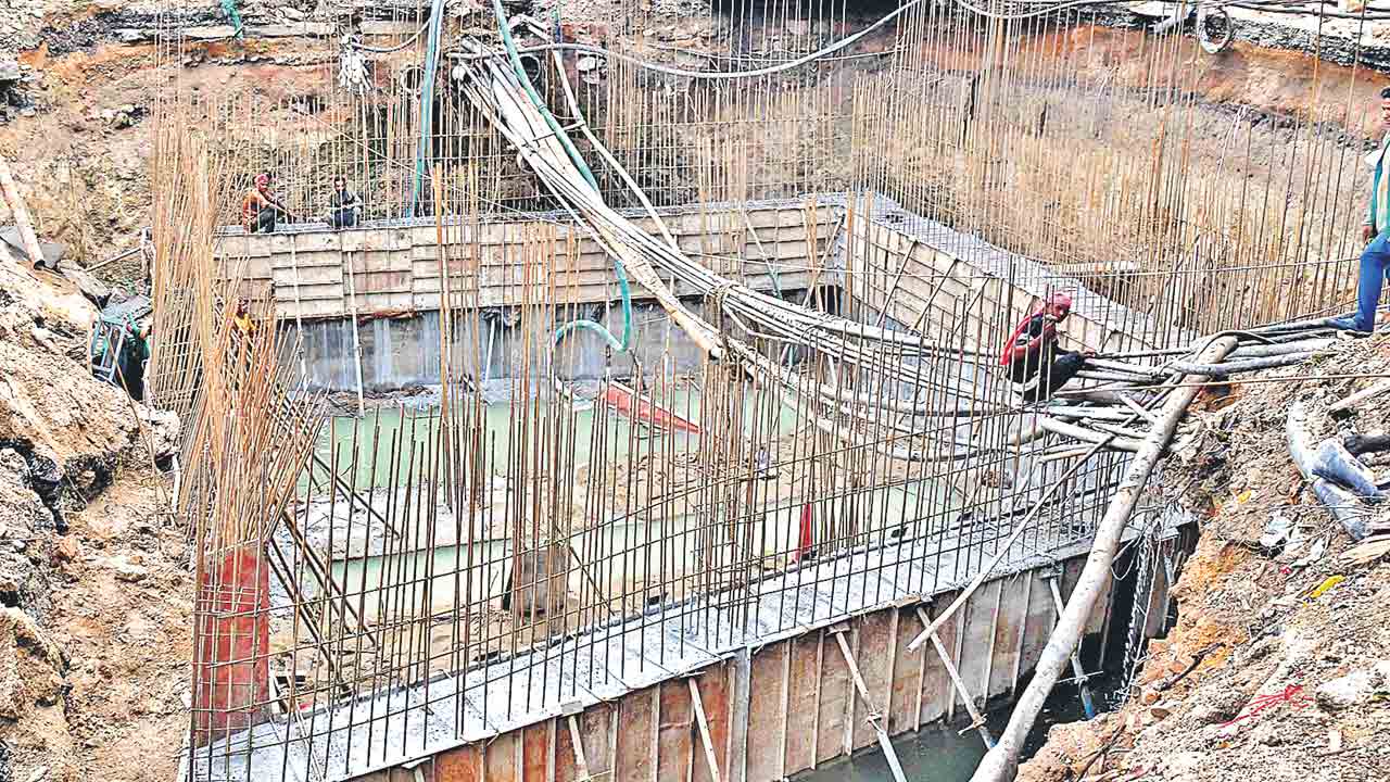 GHMC | రోడ్లపై వరద నీరు నిల్వకుండా.. వాటర్‌ హోల్డింగ్‌ స్ట్రక్చర్లు