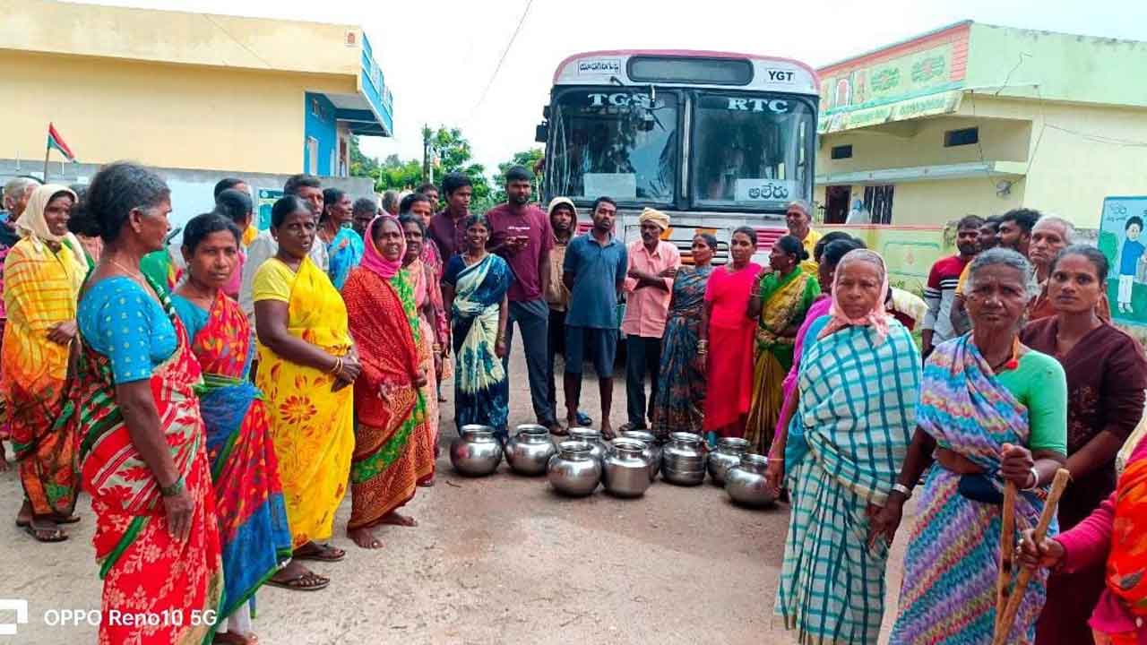 బూర్గుపల్లిలో తాగునీటి కష్టాలు.. 15 రోజుల నుంచి సరాఫరా బంద్‌
