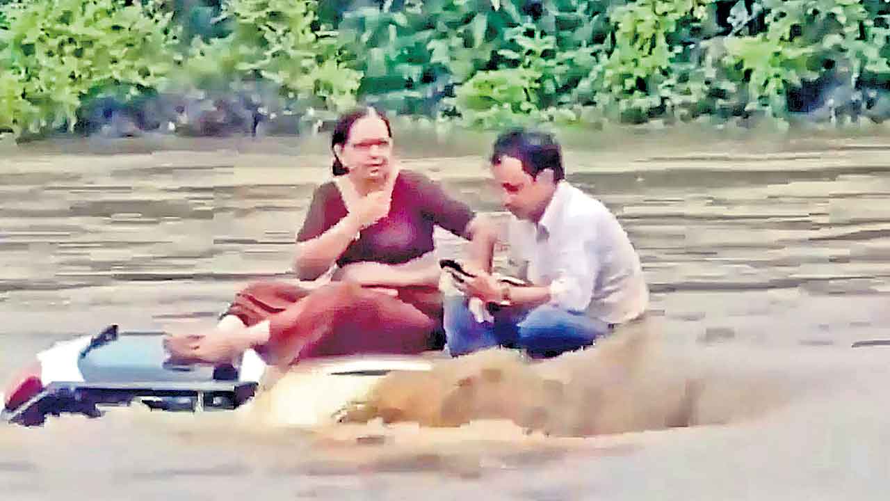 Floods | వరద నీటిలో కారు టాప్పై 2 గంటలు.. ప్రాణాలతో బయటపడ్డ భార్యాభర్తలు!