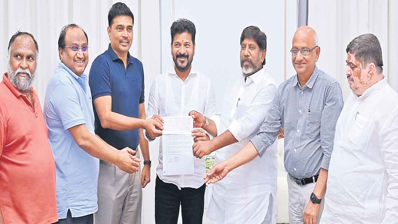 సీఎంఆర్‌ఎఫ్‌కు 10కోట్ల విరాళాలు
