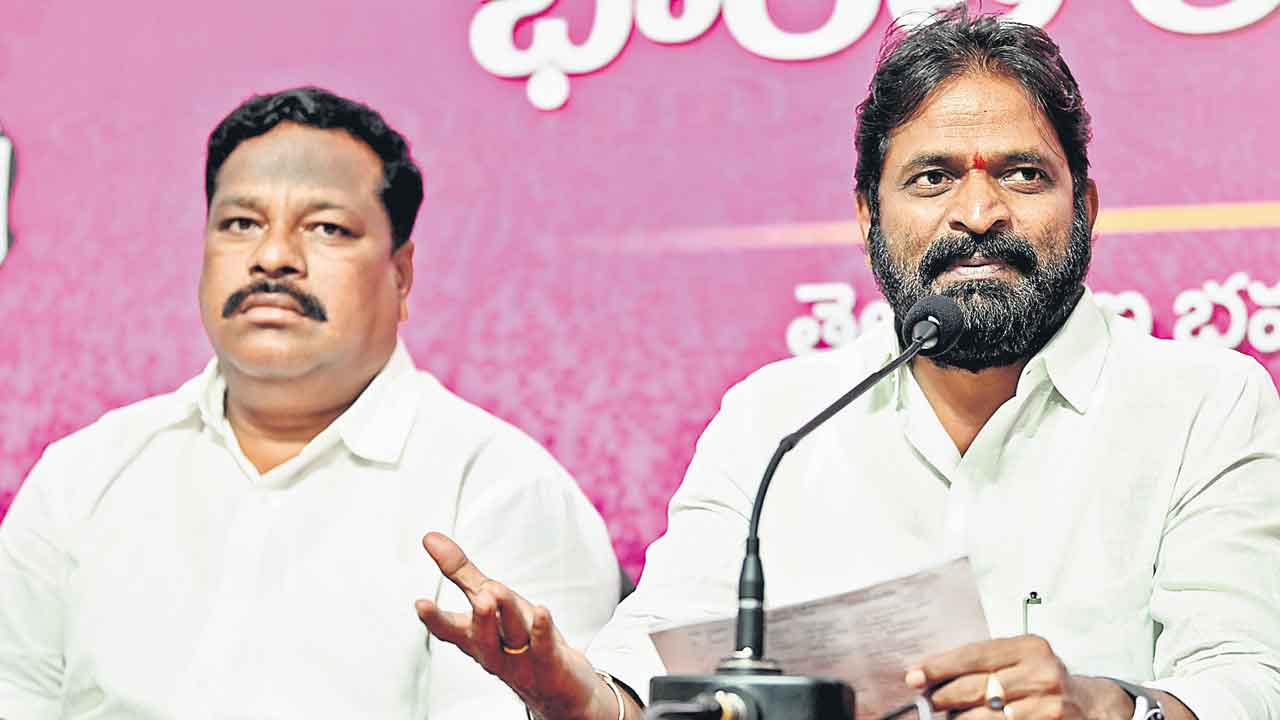 మాజీ సర్పంచ్‌ల బకాయిలు చెల్లించాలి