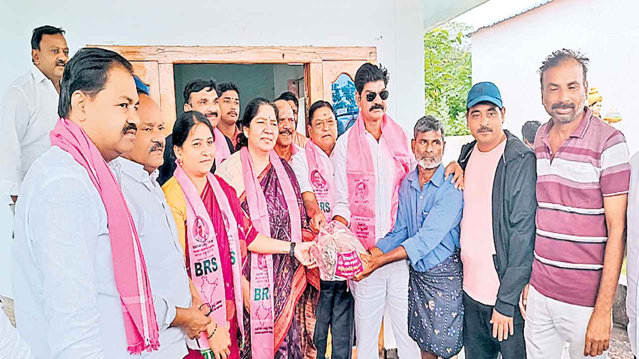 వరద బాధితులకు అండగా బీఆర్‌ఎస్‌