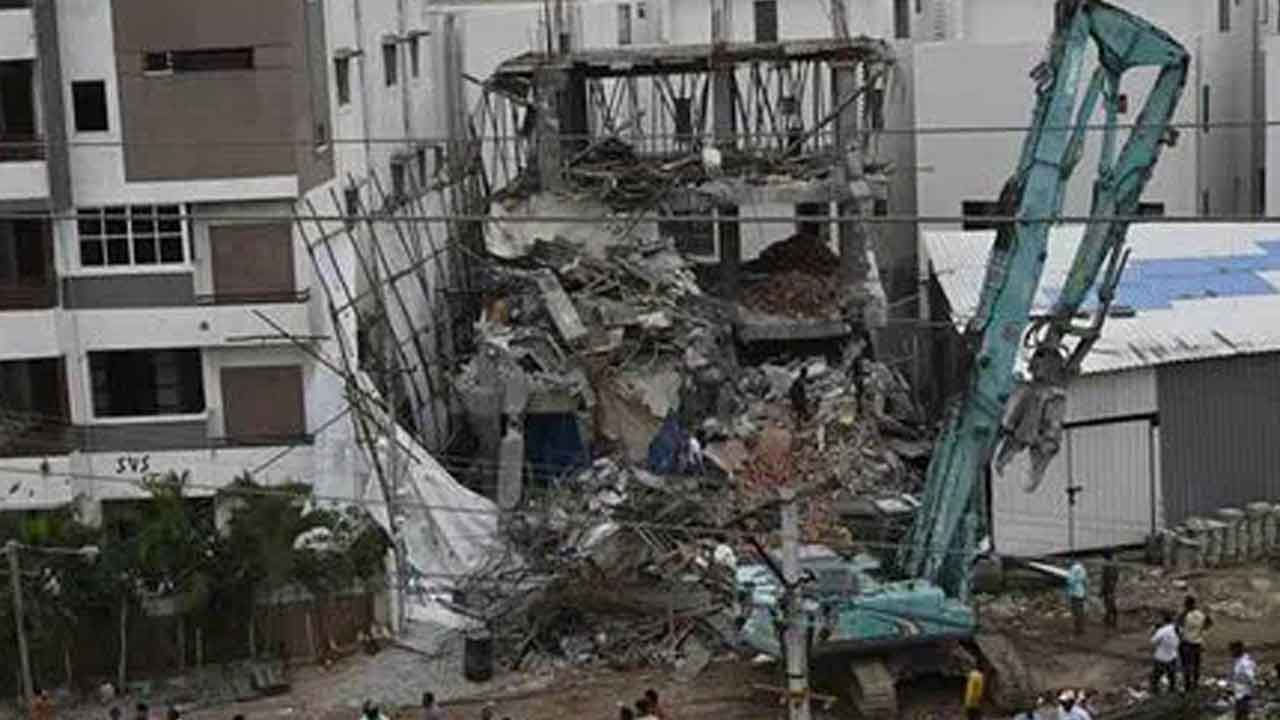 HYDRAA | నేడు, రేపు హైడ్రా కూల్చివేతలు.. బుల్డోజర్‌ టీమ్‌లకు అర్ధరాత్రి సందేశాలు